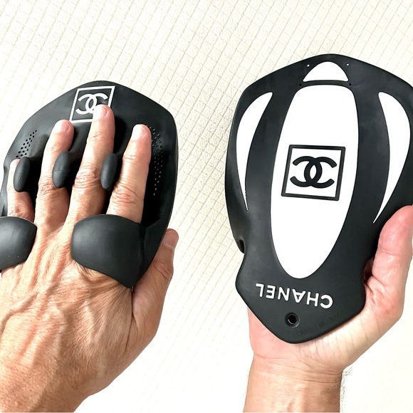 CHANEL New Paddle Gloves Swim Hand Black & White -Collector’s Item - Never Used - Picture 3 of 6